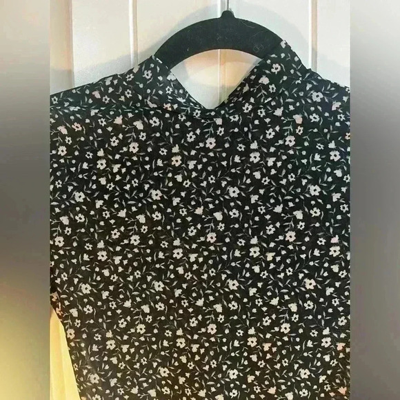 Forever 21 sheer floral bodysuit - Picture 2 of 8